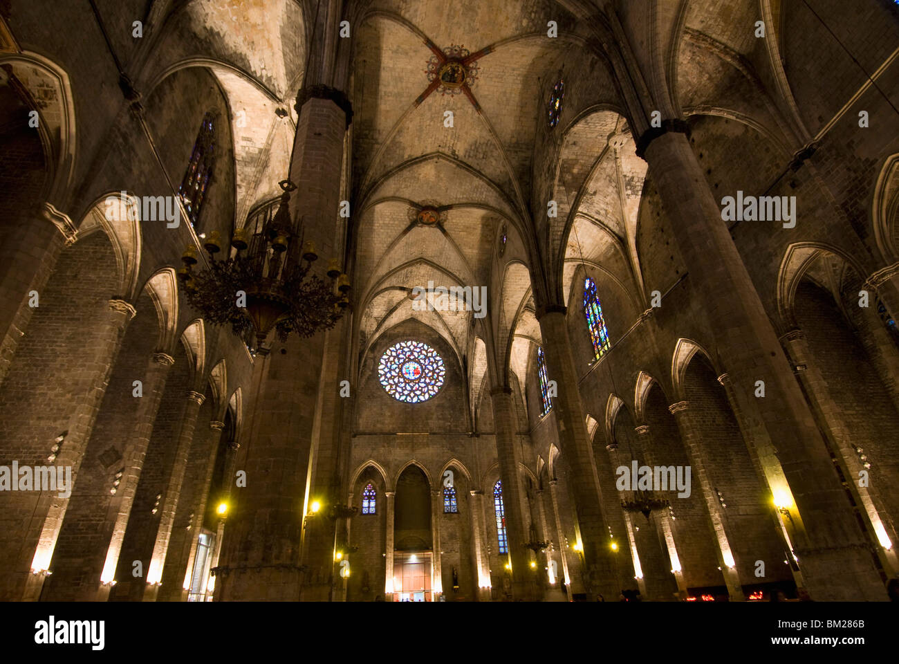 Catalán iglesia gótica de Santa Maria del Mar, Barcelona, Cataluña, España y Europa Foto de stock