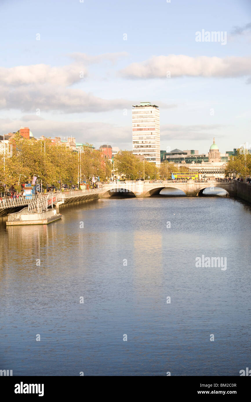 El río Liffey, en Dublín, República de Irlanda Foto de stock
