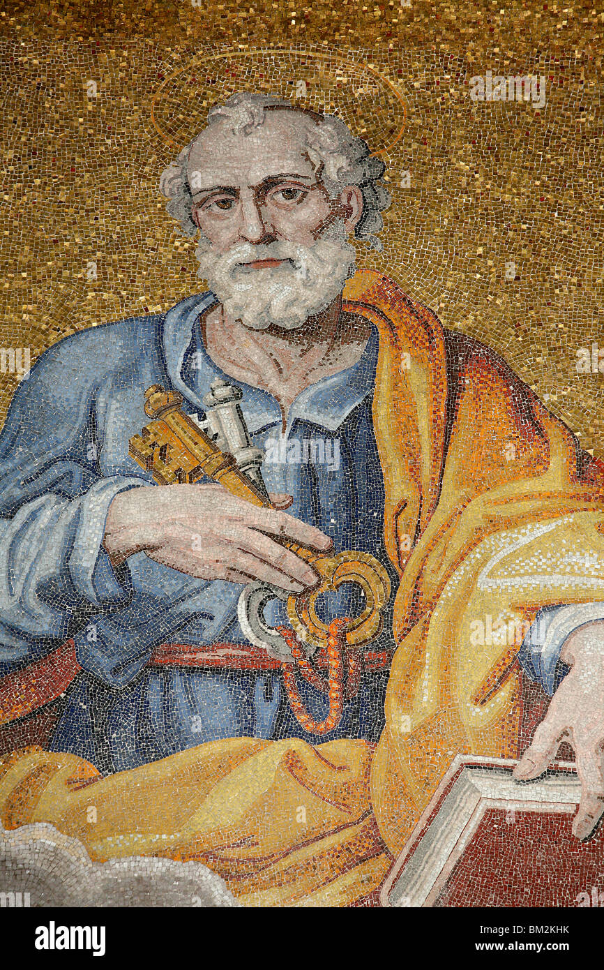 Mosaico que representa San Pedro en la Basílica de San Pedro, el Vaticano, Roma, Lazio, Italia Foto de stock