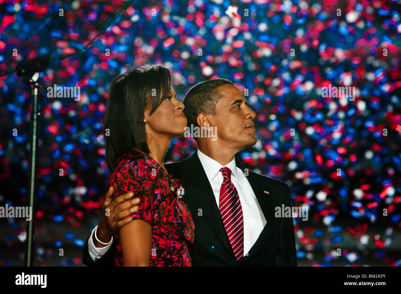 Barack y Michelle Obama como confeti cae Foto de stock