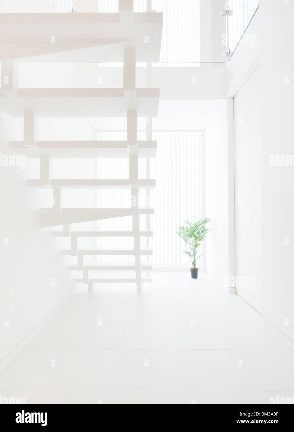 Directamente debajo de la escalera, Foto de stock