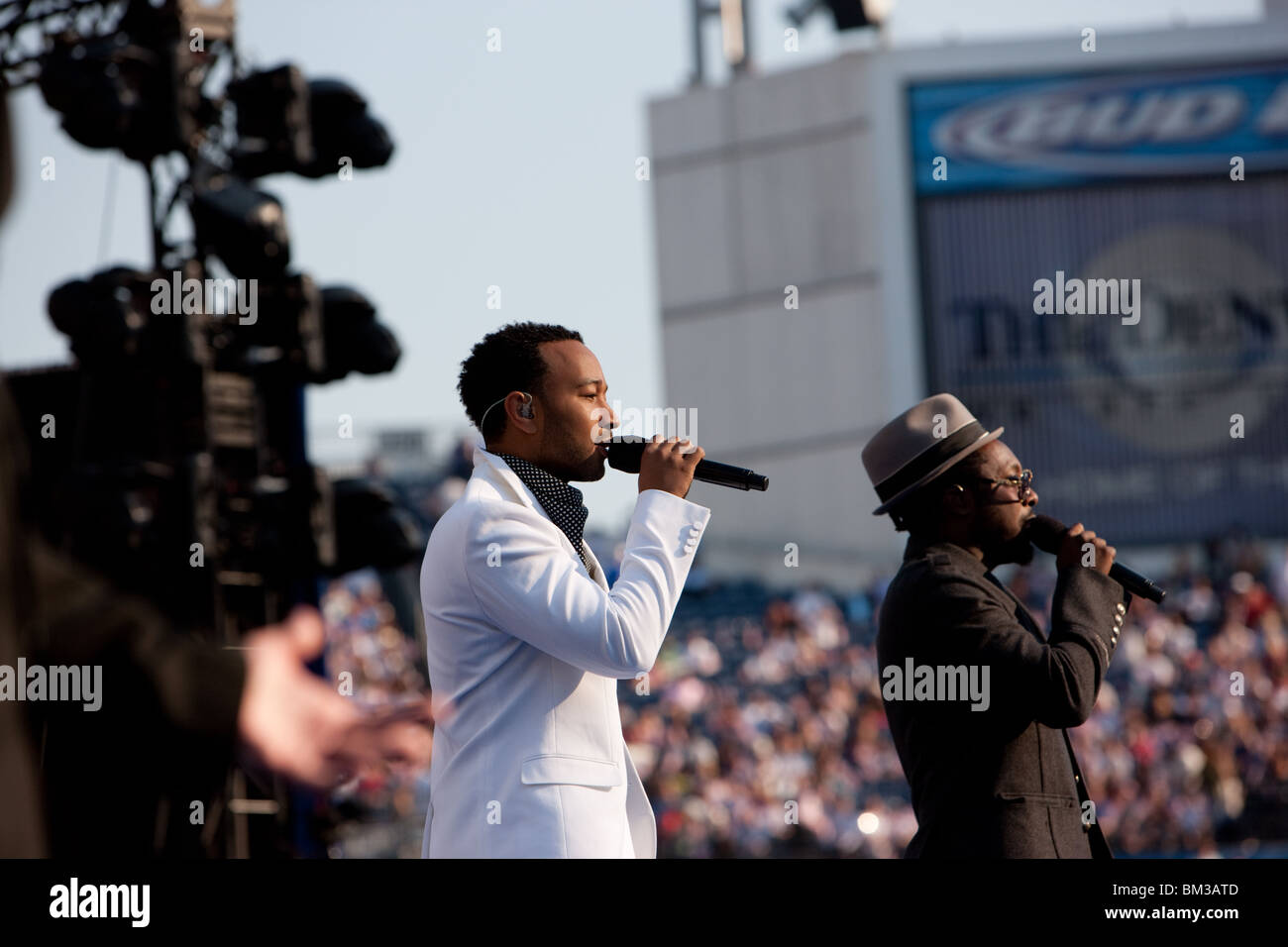 John Legend y will.i.am realizar Foto de stock