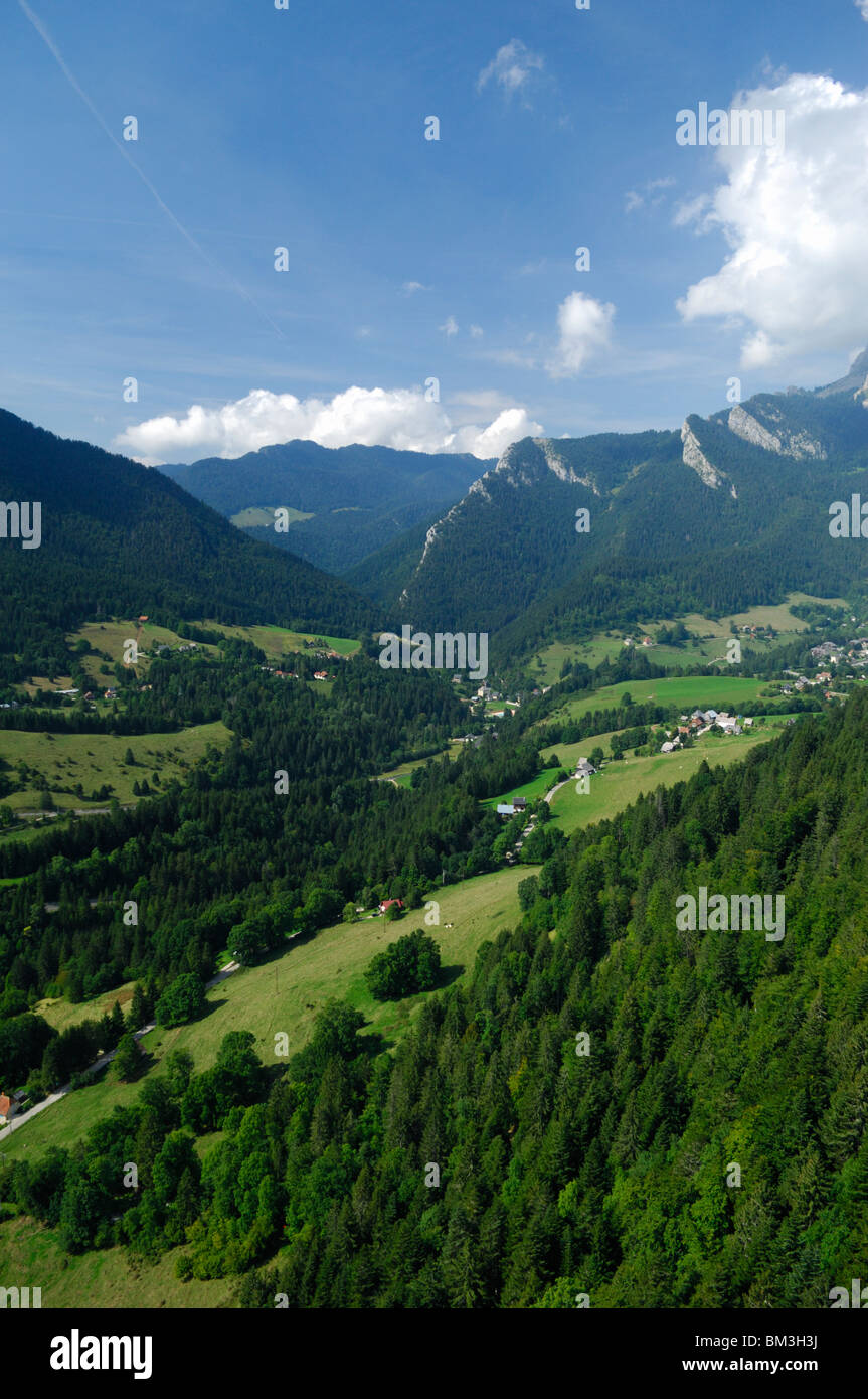 Vista aérea del valle Perquelin. Isère, Ródano-Alpes región, Alpes franceses, Francia Foto de stock
