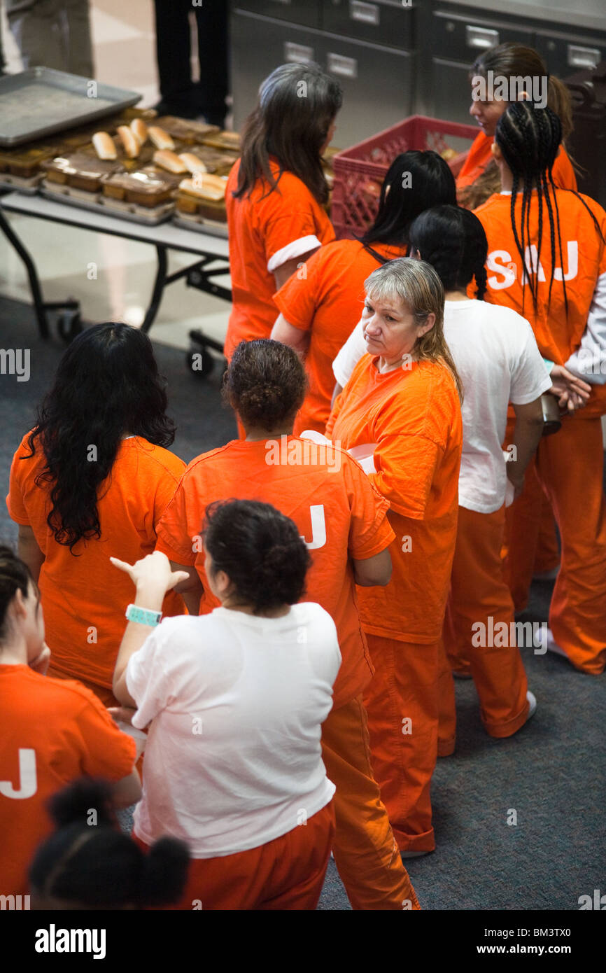 Prison uniforms fotografías e imágenes de alta resolución - Alamy