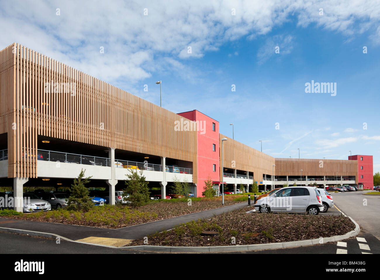 Cuatro plantas de aparcamiento Multi-Storey Foto de stock