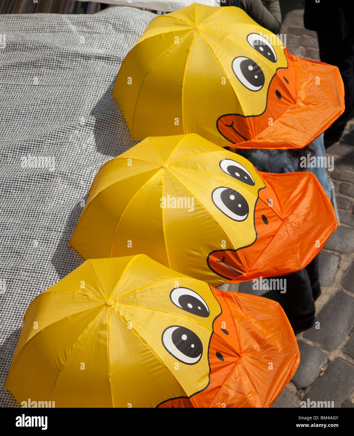 Paraguas de pato fotografías e imágenes de alta resolución - Alamy