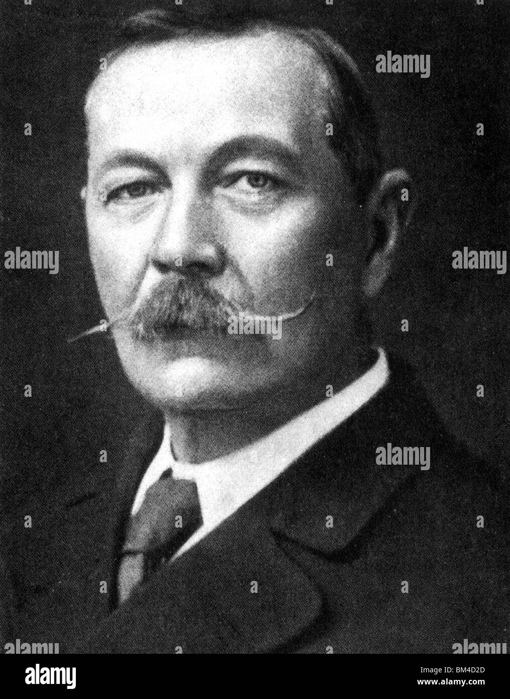 SIR Arthur Conan Doyle - escritor escocés de las historias de detectives y  romances históricos, quien creó a Sherlock Holmes (1859-1930 Fotografía de  stock - Alamy