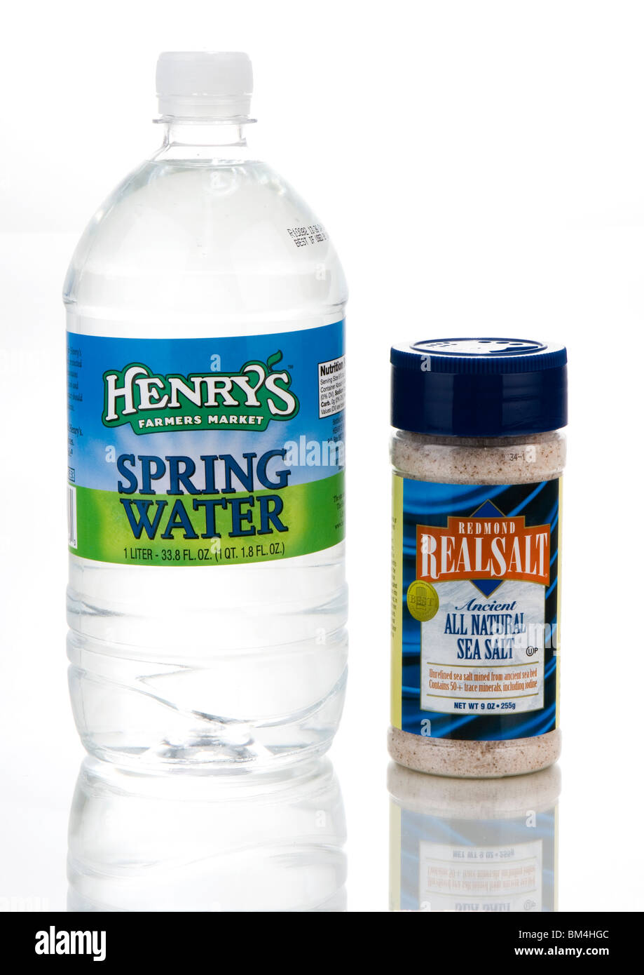 Foto de estudio de agua (H2O) y de sal (nacl) Foto de stock