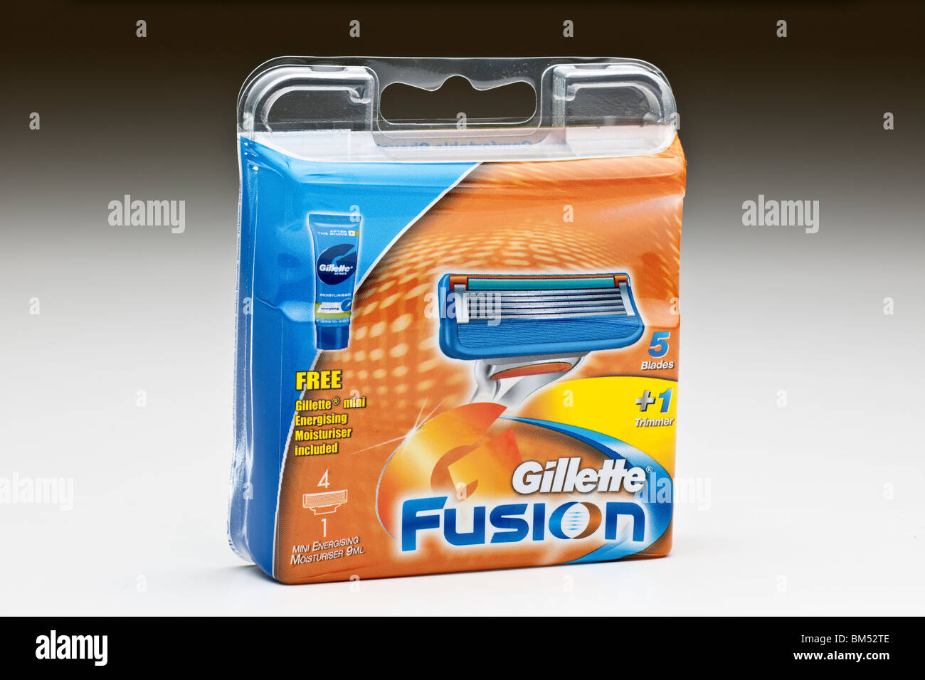 Pack de plástico sellada de 4 Gillette fusion 5 maquinillas de afeitar de  hoja Fotografía de stock - Alamy