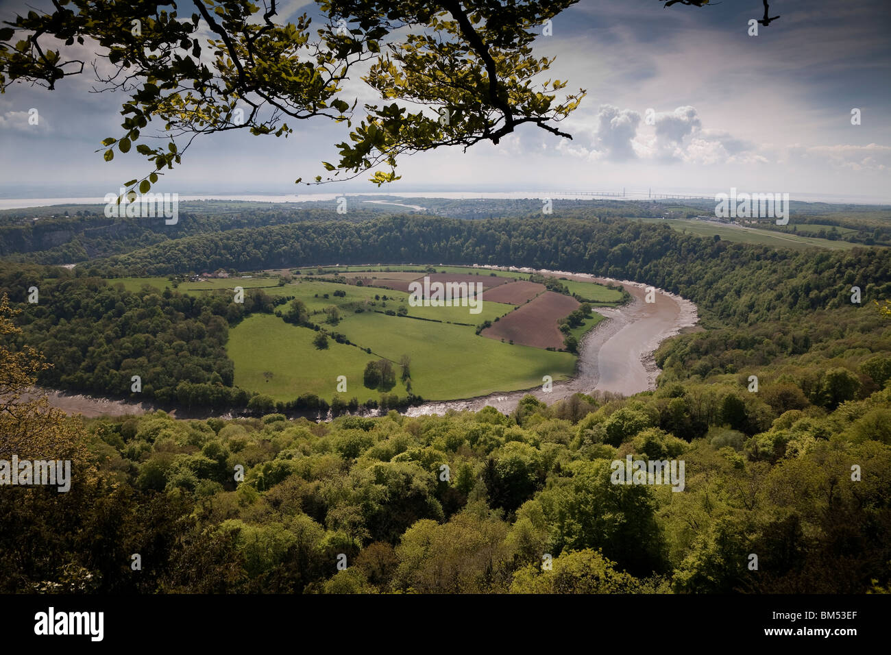 EAGLES NEST VISTA DESDE EL PUNTO DE VISTA DEL VALLE DE WYE sobre el río