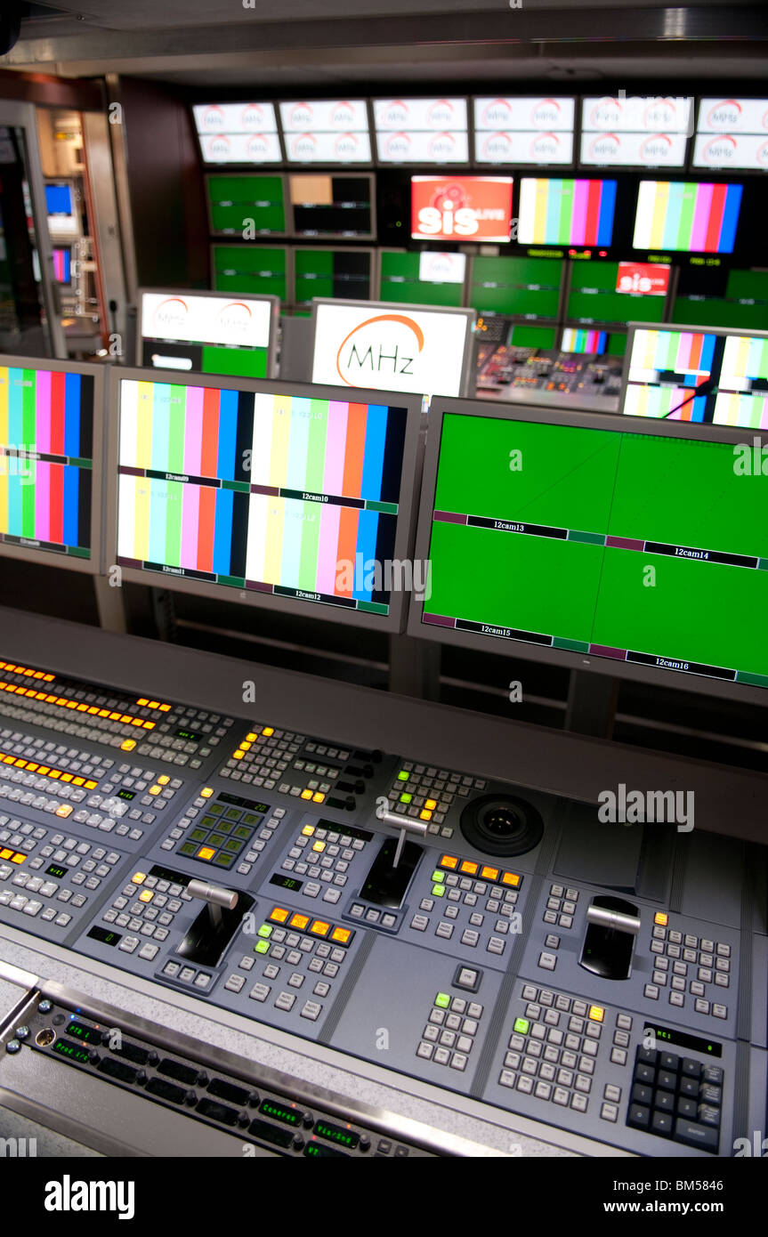 Área de producción de televisión móvil, mezclador de visión de monitores Foto de stock