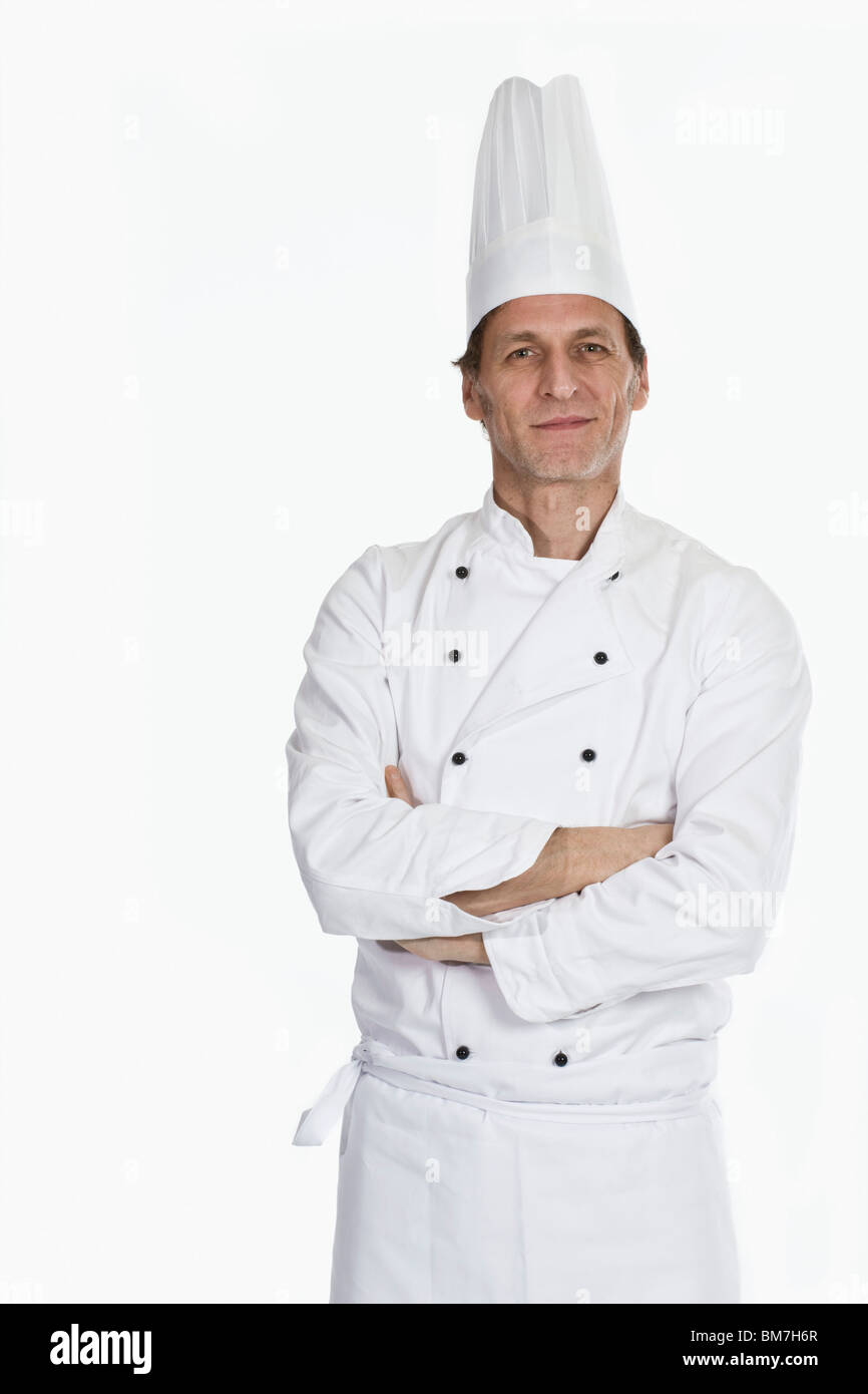 Un chef de pie con los brazos cruzados, Retrato Foto de stock