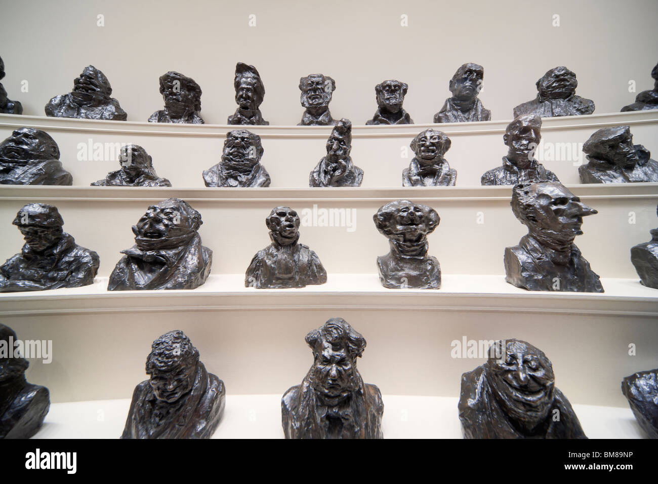 Washington DC, Galería Nacional de Arte. La visualización de una serie de figuras de bronce de caricaturas de políticos de Honoré Daumier. Foto de stock