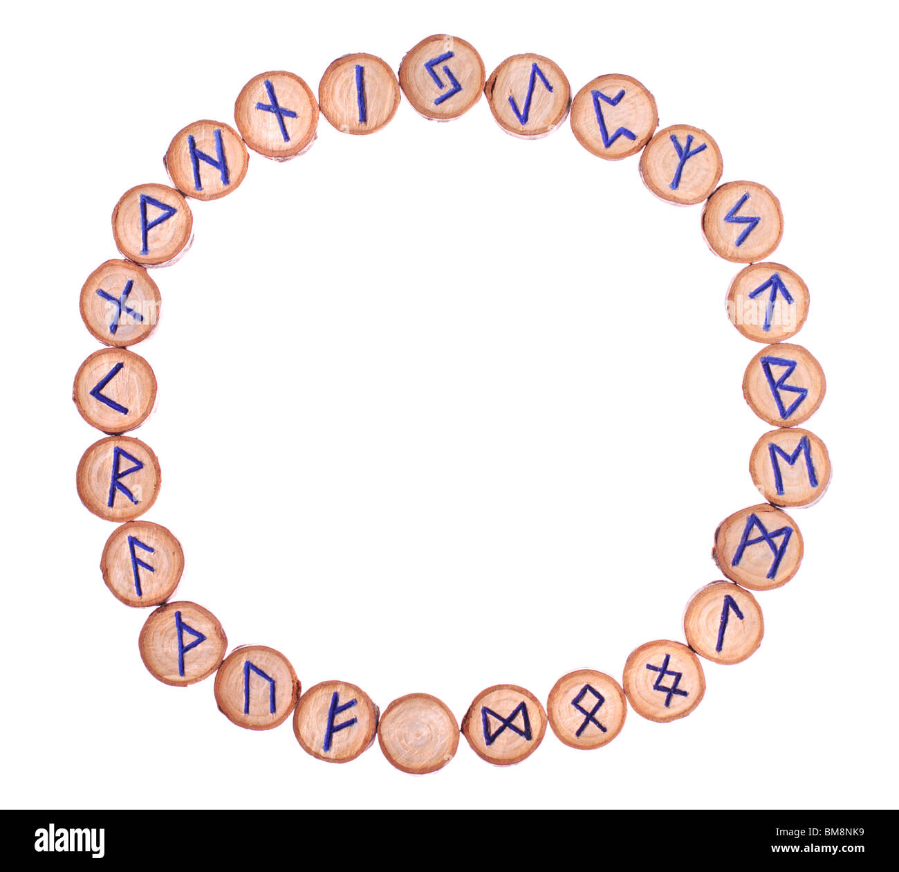 Runes aislado sobre fondo blanco, en orden alfabético "futhark clásico' Foto de stock