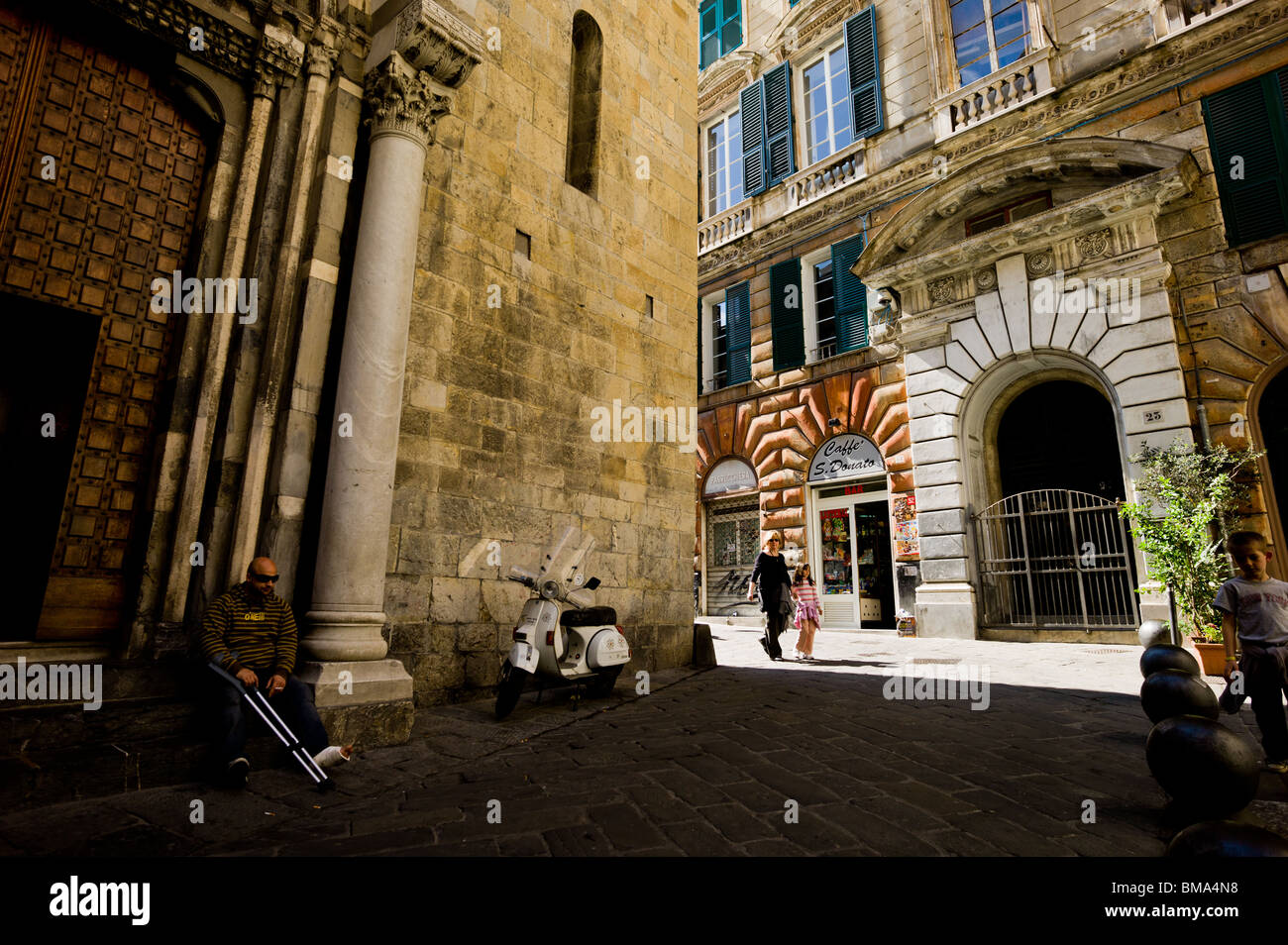 Genova, Italia: Streetscene Foto de stock