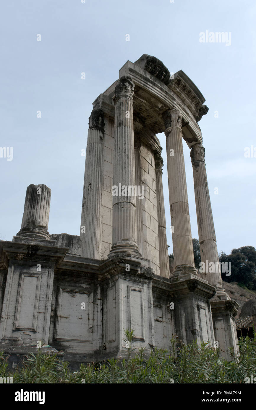 Roma, Italia. Templo de Vesta en el Foro Romano Fotografía de stock - Alamy