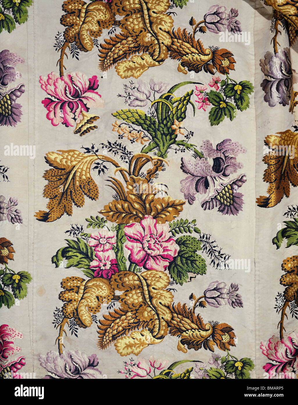 Brocaded textiles florales, robe detalle. Inglaterra, c.1730 Foto de stock