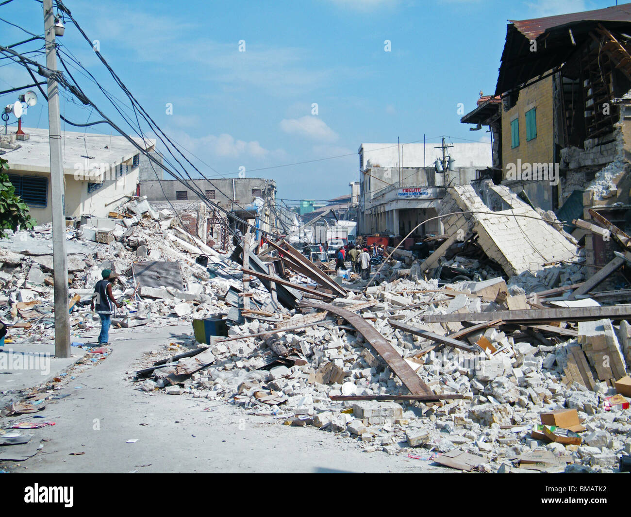 La destrucción en el centro de Puerto Príncipe tras el terremoto de Haití Foto de stock