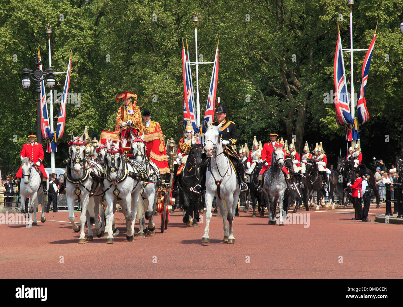 Queens retornos de carro a Buckingham Palace . Estado abre el Parlamento 2010 Foto de stock