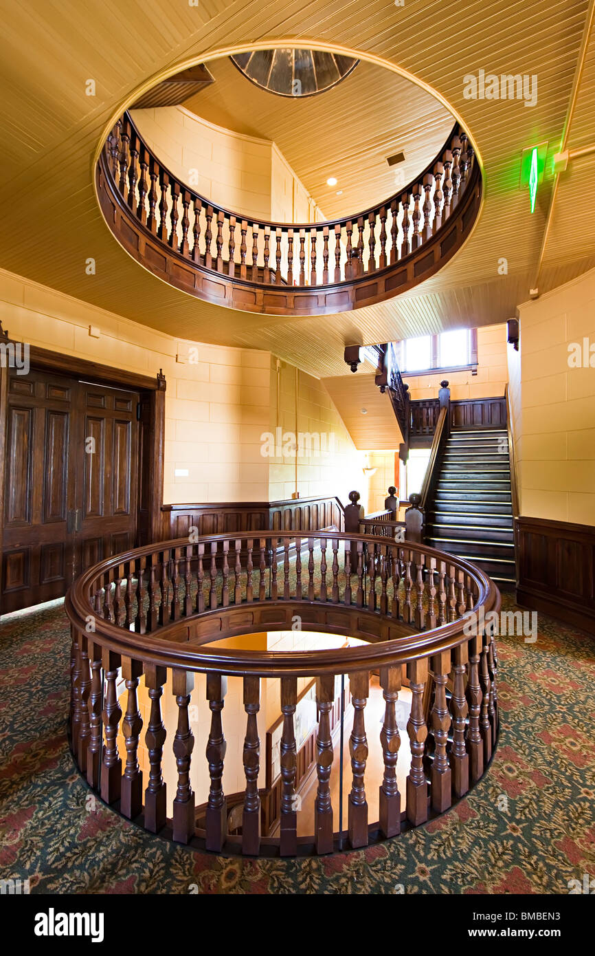 Escalera de madera en el ayuntamiento Marfa Texas USA Foto de stock