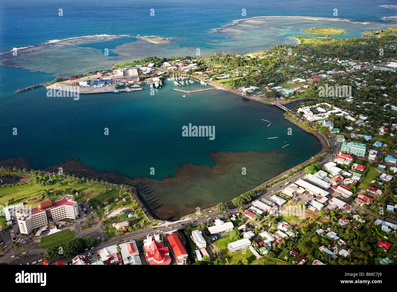 Vista aérea de la ciudad y del puerto de Apia, Upolu, Samoa Foto de stock