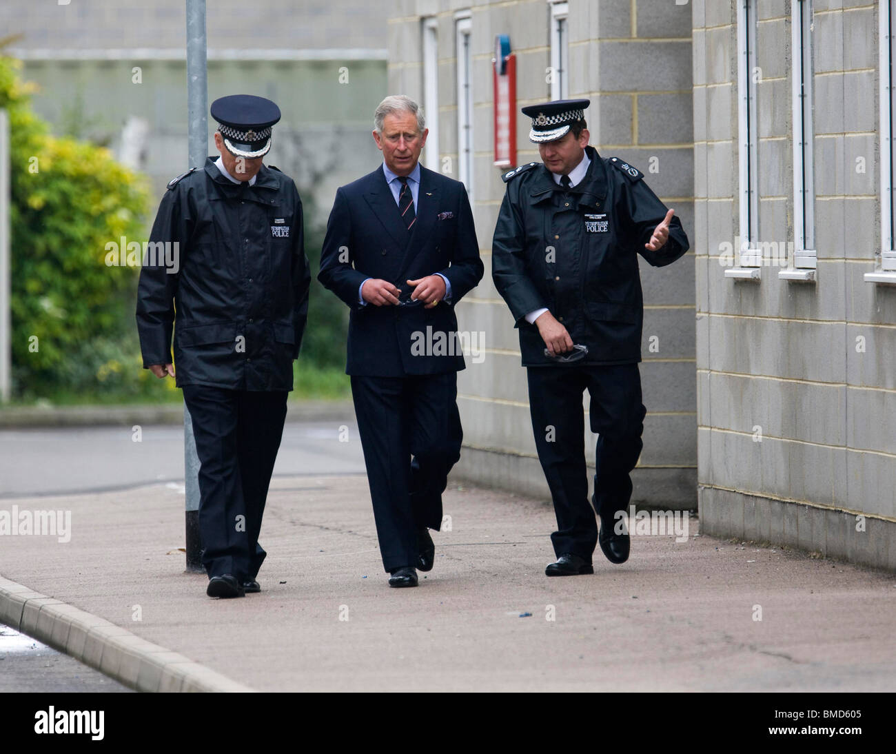 El Príncipe Carlos de Gran Bretaña visita el Centro de Formación Especializada de la Policía Metropolitana en Gravesend en Kent. Foto de stock