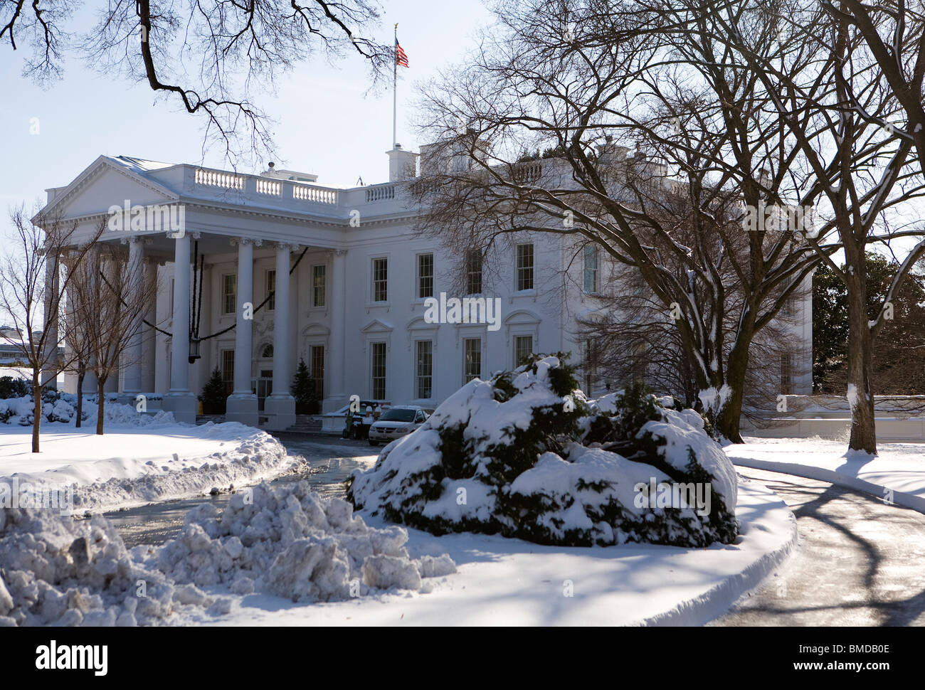 El terreno de la Casa Blanca tras una tormenta de nieve. Foto de stock