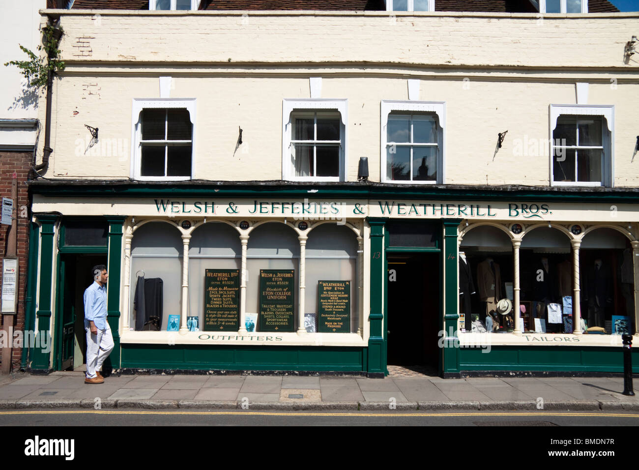 El galés Jefferies Weatherill Bros sastres tienda en Eton, Berkshire  Inglaterra Fotografía de stock - Alamy