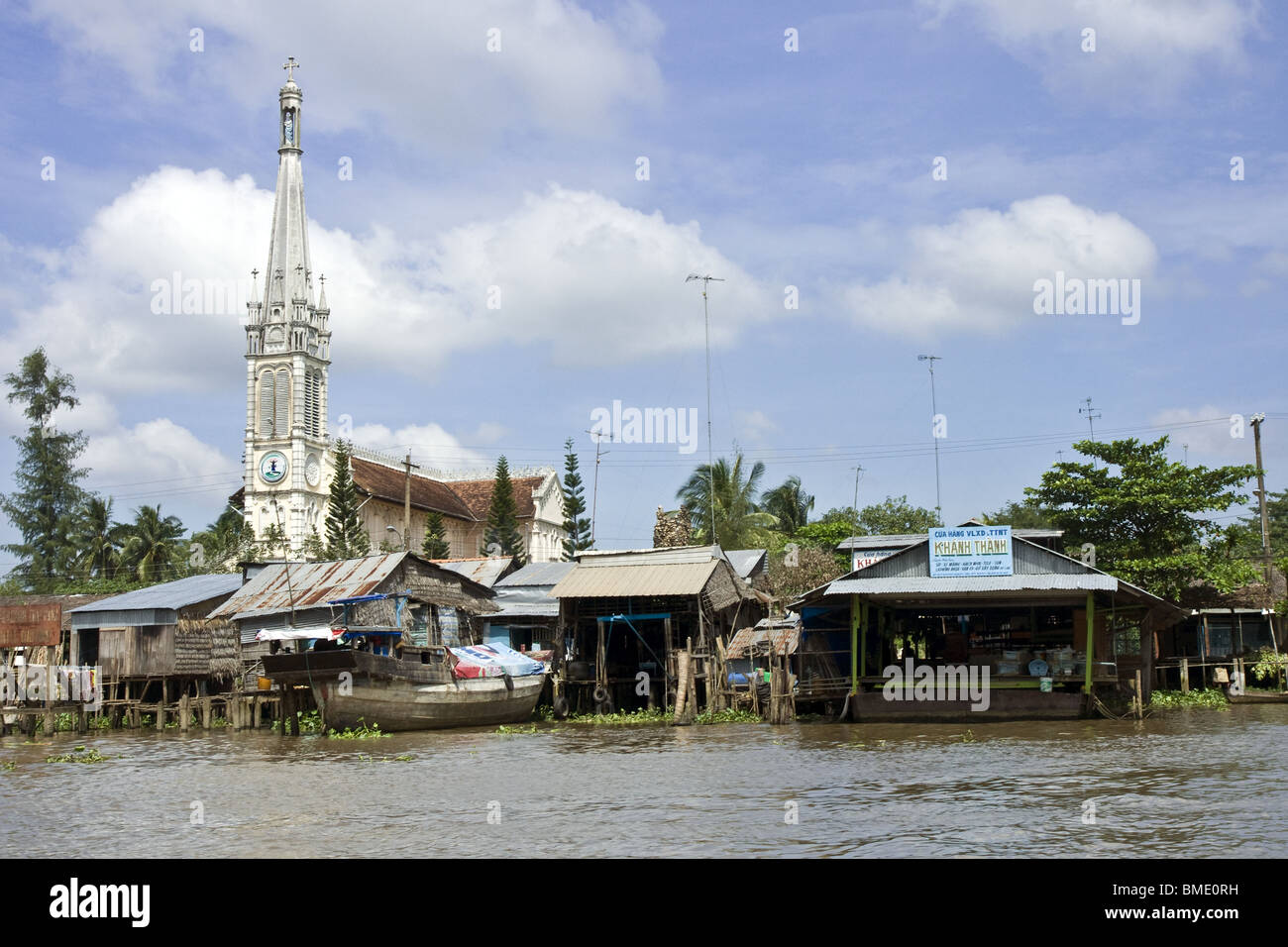 La Iglesia católica, de la ciudad de Cai Be, Delta del Mekong, Vietnam