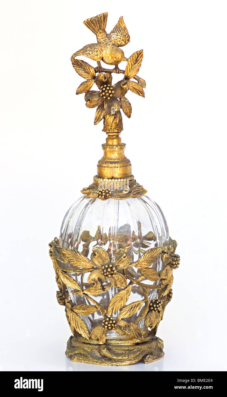 Oro y cristal de botella de perfume vintage figurativas con bird y dogwood Foto de stock
