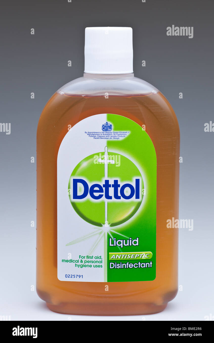 Botella de líquido desinfectante Dettol antiséptico Fotografía de stock -  Alamy