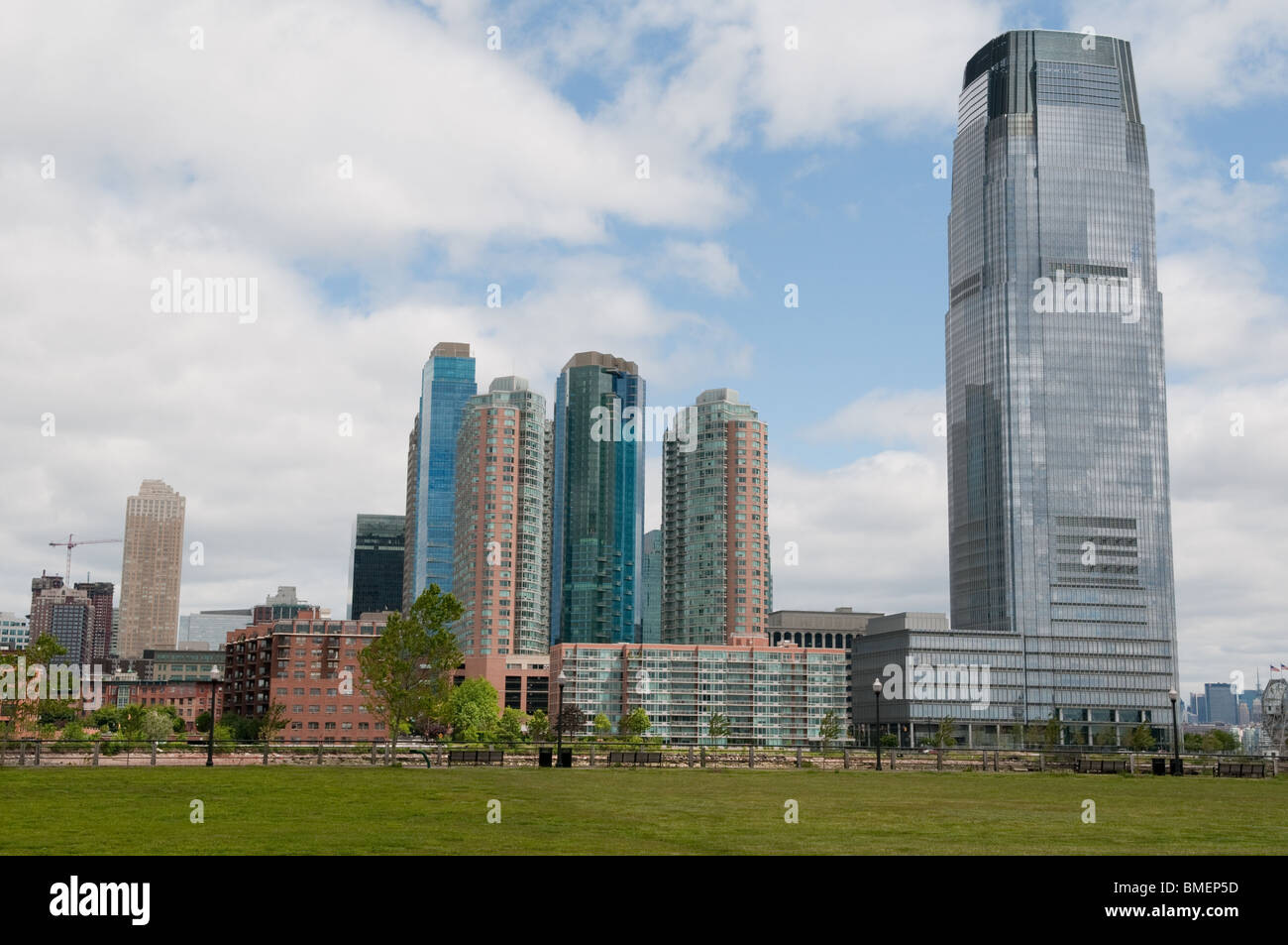 La torre Goldman Sachs (derecha) en Jersey City, NJ, EE.UU.. Foto de stock