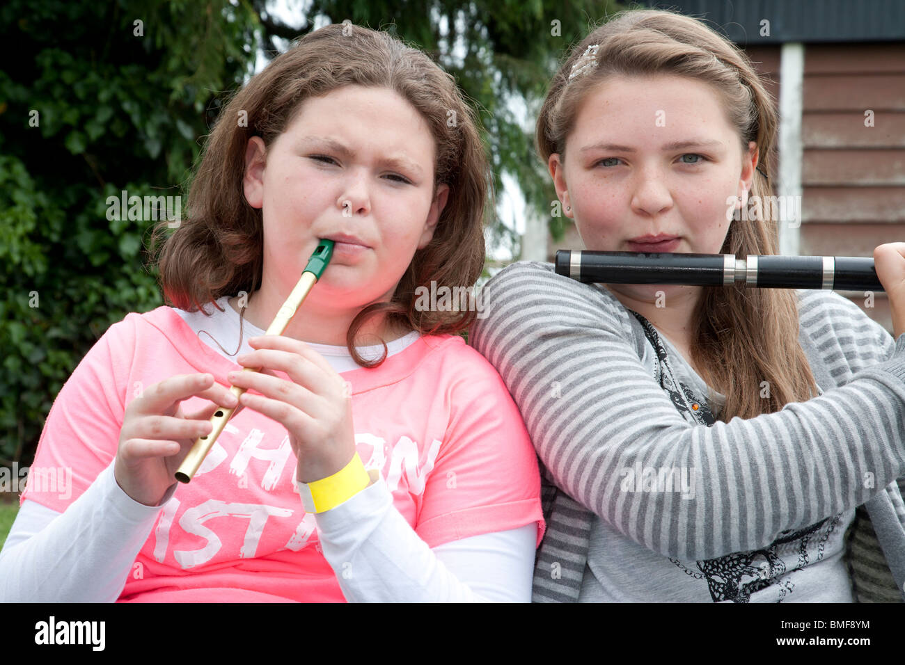 Competidores en el condado de Limerick Fleadh Ceol concurso de música irlandesa, el 5 de junio de 2010 Hospital, el condado de Limerick, Irlanda Foto de stock