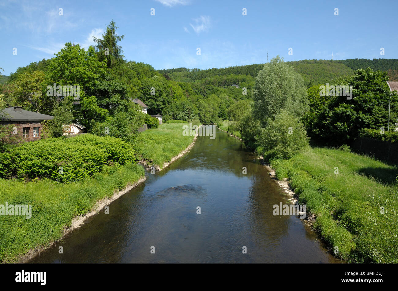 Paisaje con el río Sieg. Siegerland, Renania del Norte-Westfalia, Alemania Foto de stock