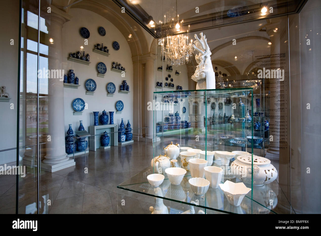 Museo de Porcelana en la colección de arte Dresdner Zwinger, Dresde, Alemania Foto de stock