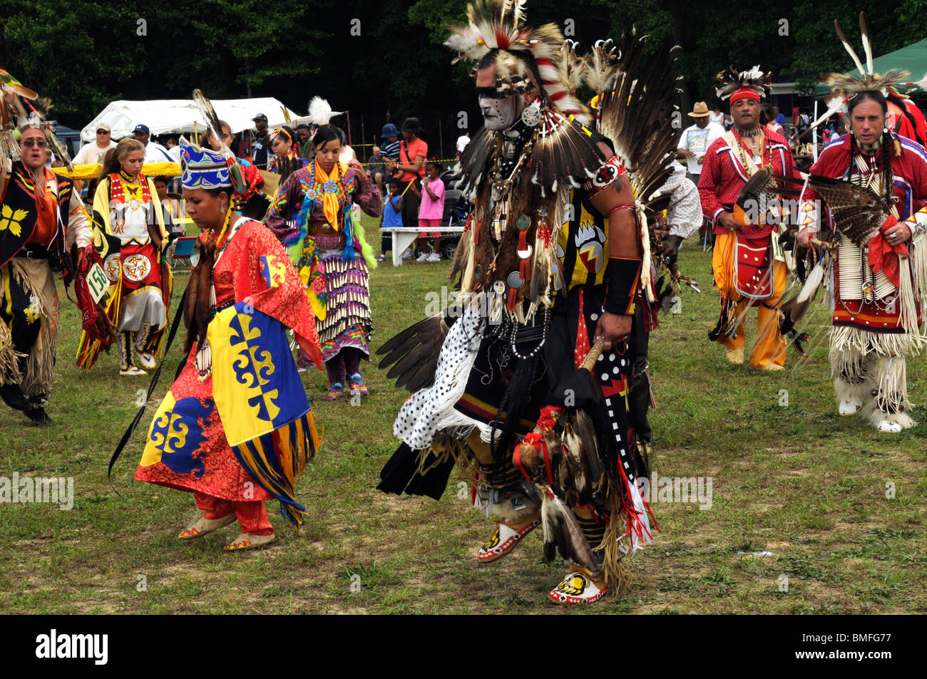 Docenas de nativos americanos que participaron en la 27ª anual de la India y los indios Pow Wow festival celebrado en Waldorf, Maryland Foto de stock