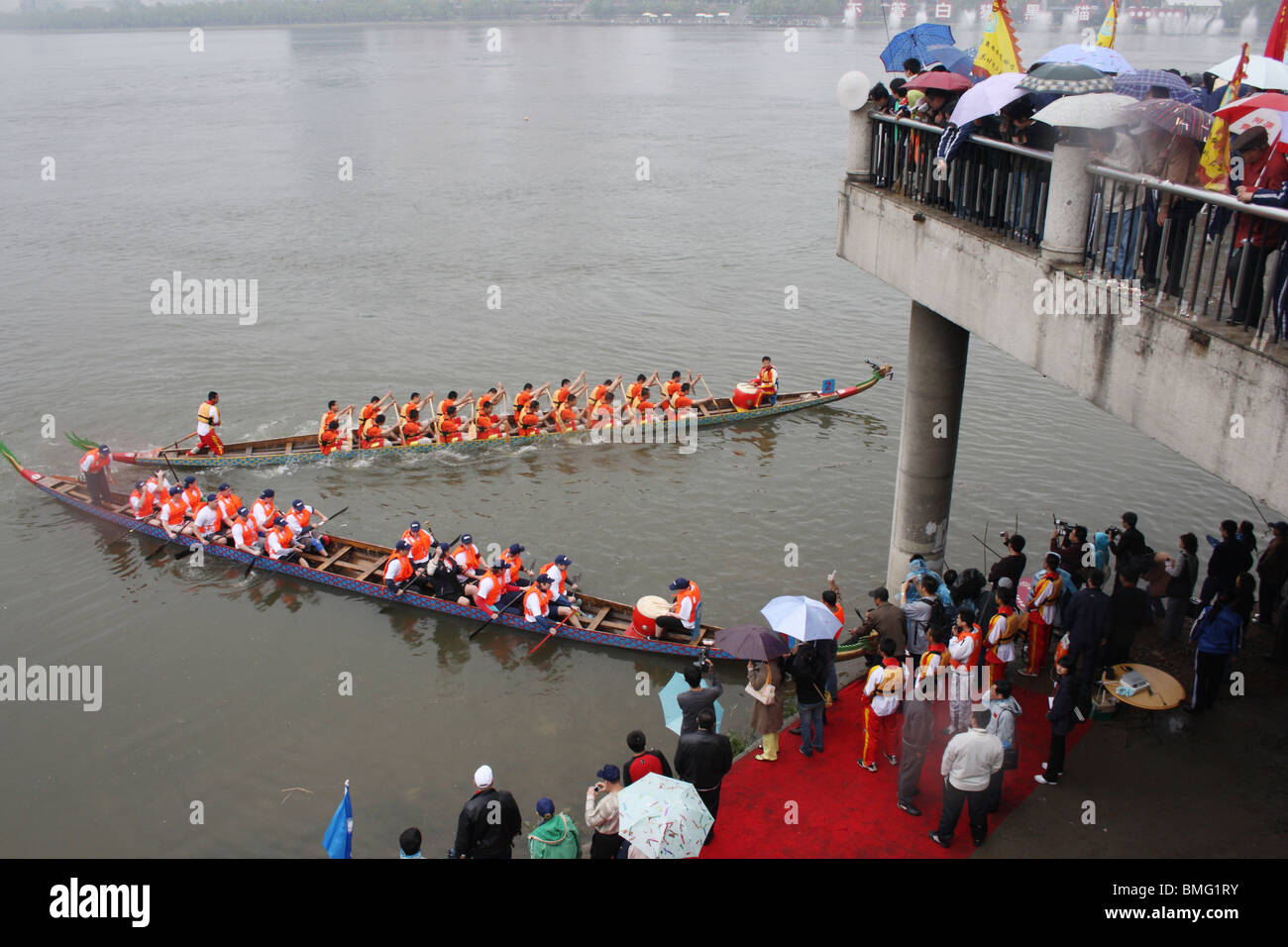 Carreras de Barcos de Dragón en Dragon Boat Festival, Jilin, provincia de Jilin, China Foto de stock