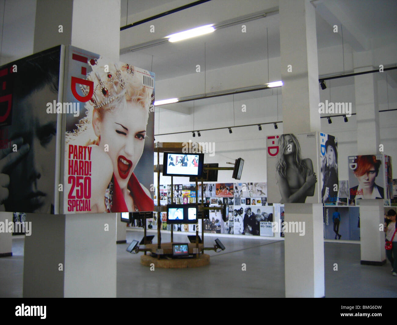 Una exposición de fotografía de moda en el 798 Art District, Beijing, China Foto de stock