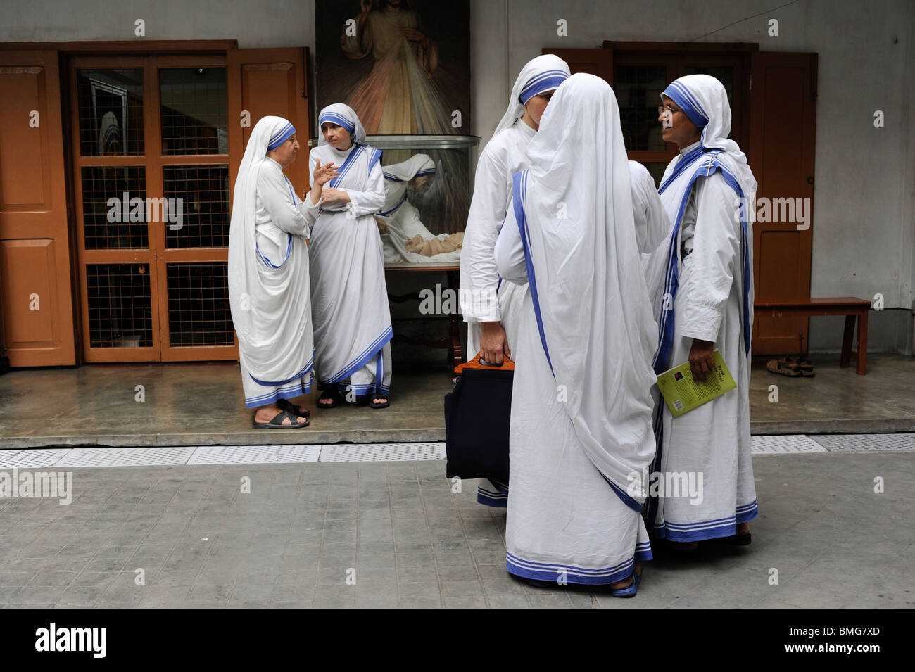 La India CALCUTA Calcuta, hermanas de la caridad de la Madre Teresa 's house Foto de stock