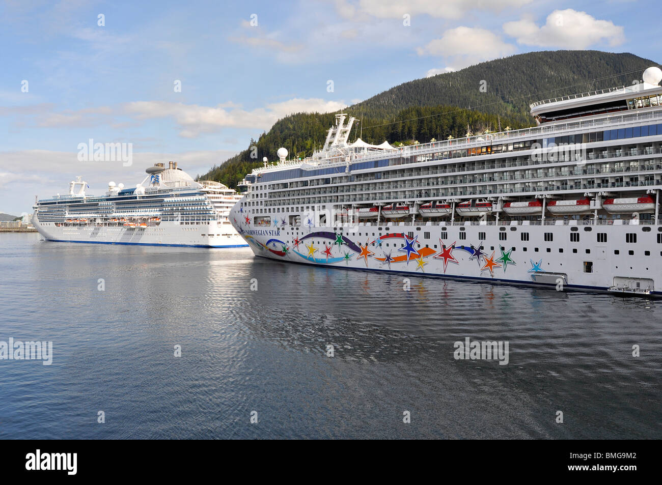 Crucero - estrella noruega y Coral Princess Foto de stock