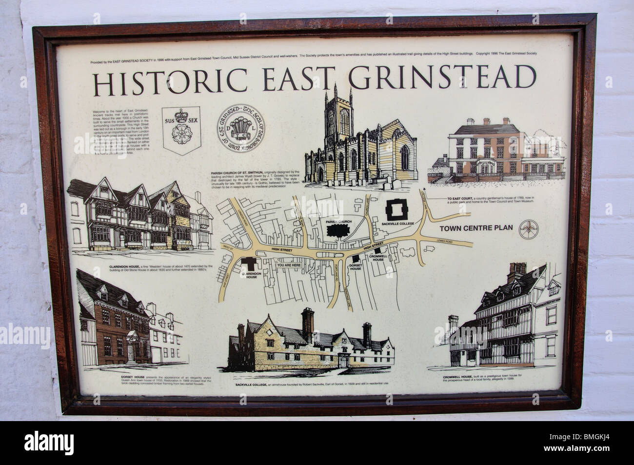 Guía de la ciudad histórica, High Street, East Grinstead, West Sussex, Inglaterra, Reino Unido Foto de stock
