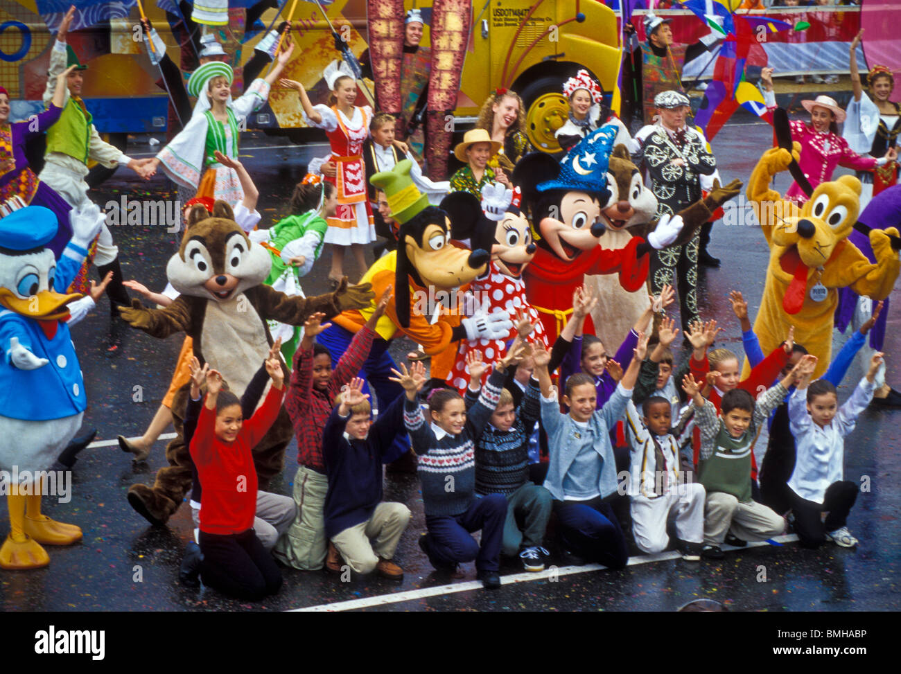 Thanksgiving Day Parade, Phila. PA con Santa y la Sra. Claus, carácter globos bandas y carrozas Foto de stock