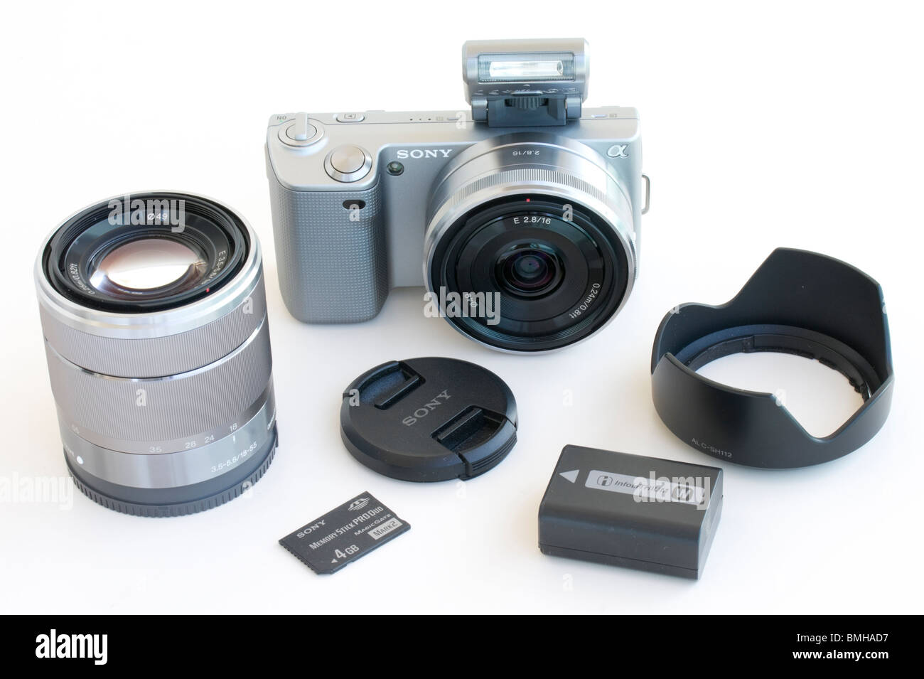 Sony NEX-5 cámara de fotos y vídeo HD con lentes intercambiables Fotografía  de stock - Alamy
