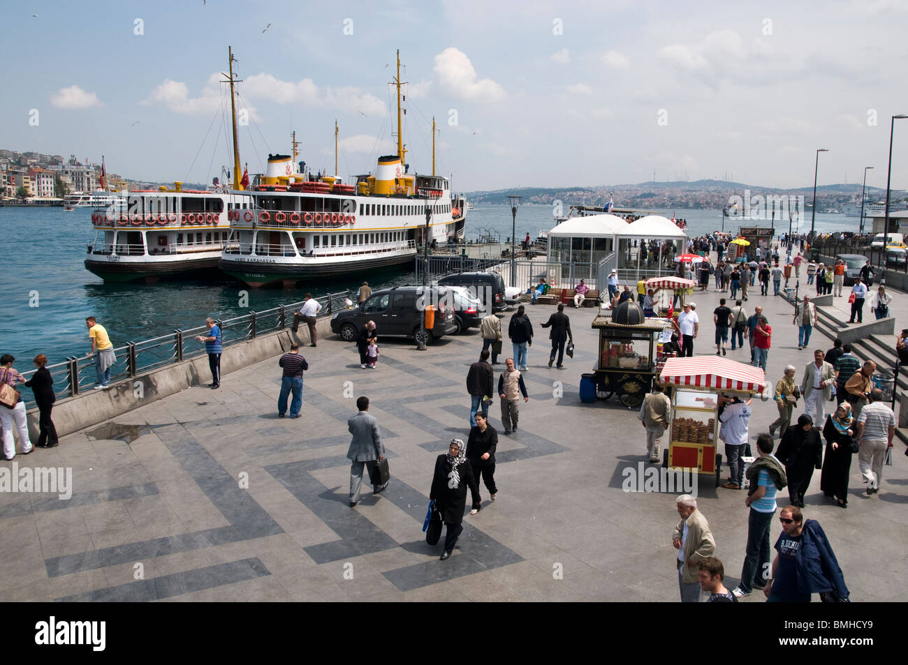 Cuerno de Oro en Estambul Turquía ferry de transporte Foto de stock