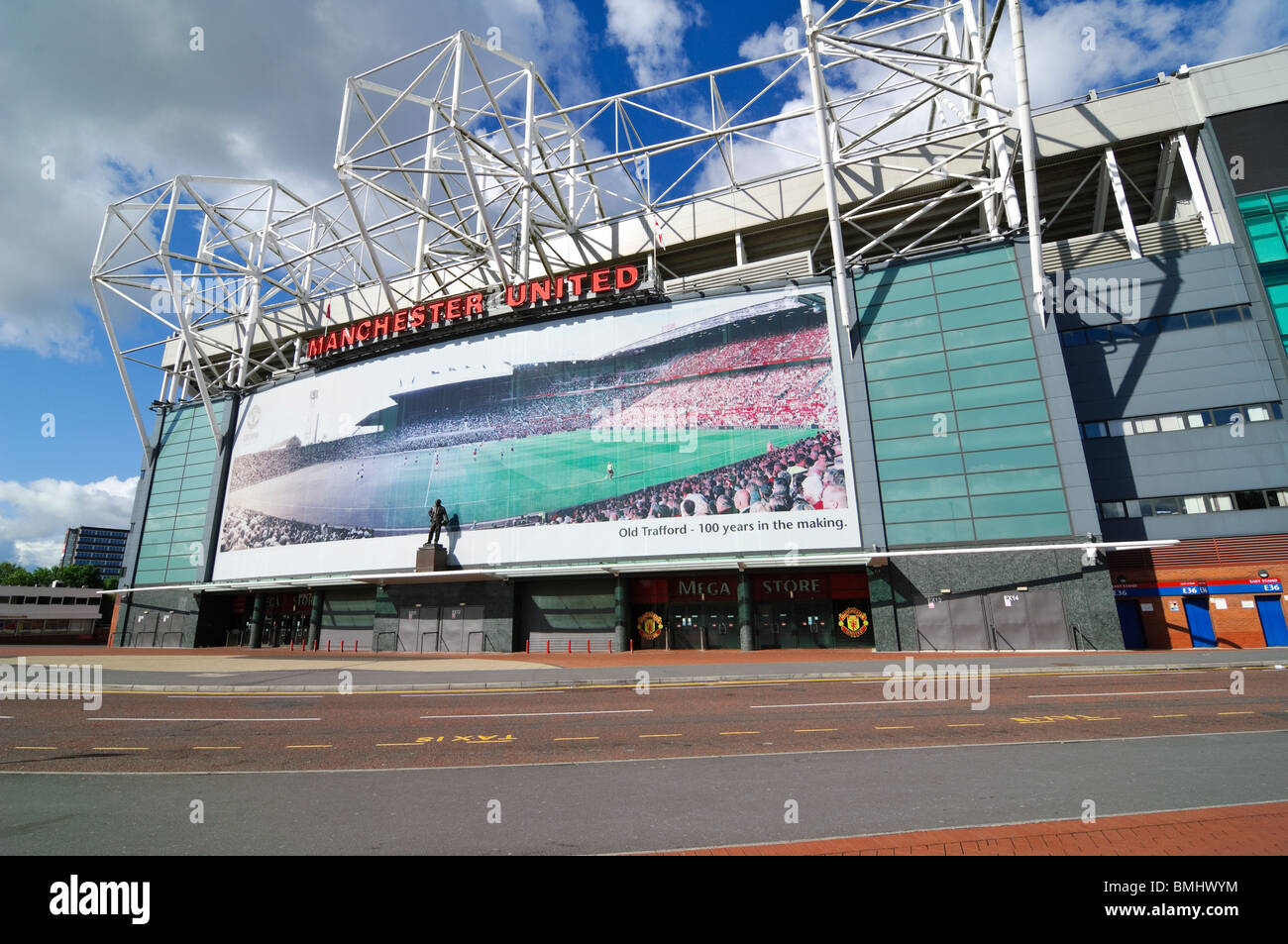 Campo de fútbol Old Trafford, casa del Manchester United Fotografía de stock Alamy