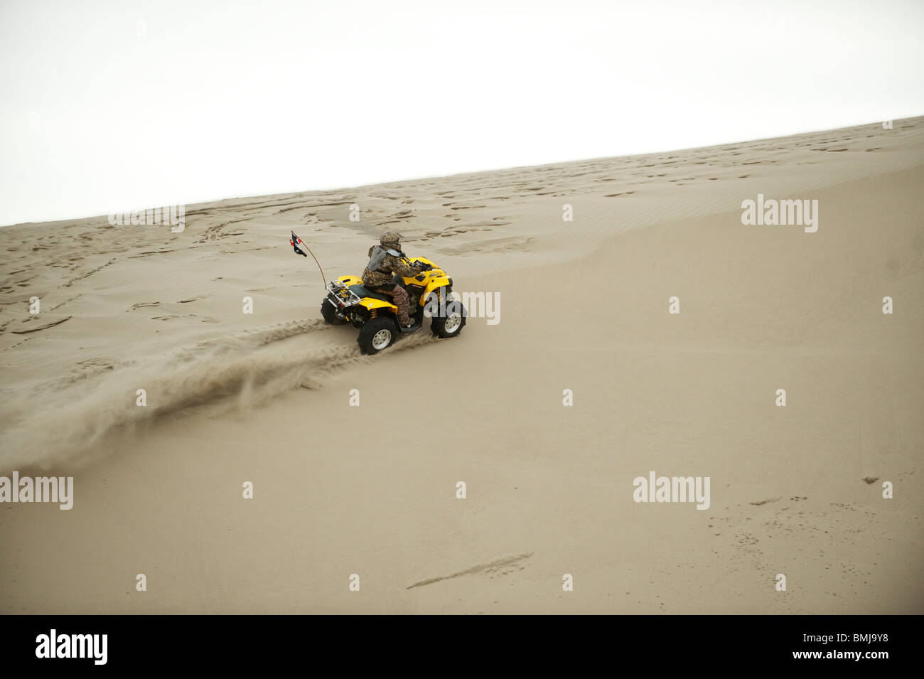 Dune buggies, quads, motos y ATCs, viaje a través de las dunas de arena en San  Antonio, Idaho, USA Fotografía de stock - Alamy