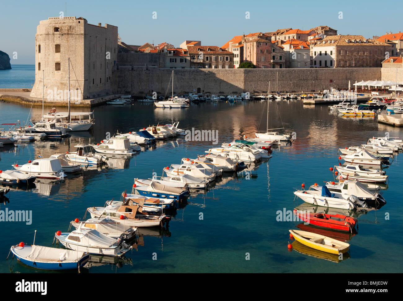 Vista del puerto viejo, Dubrovnik, Croacia Fotografía de stock - Alamy