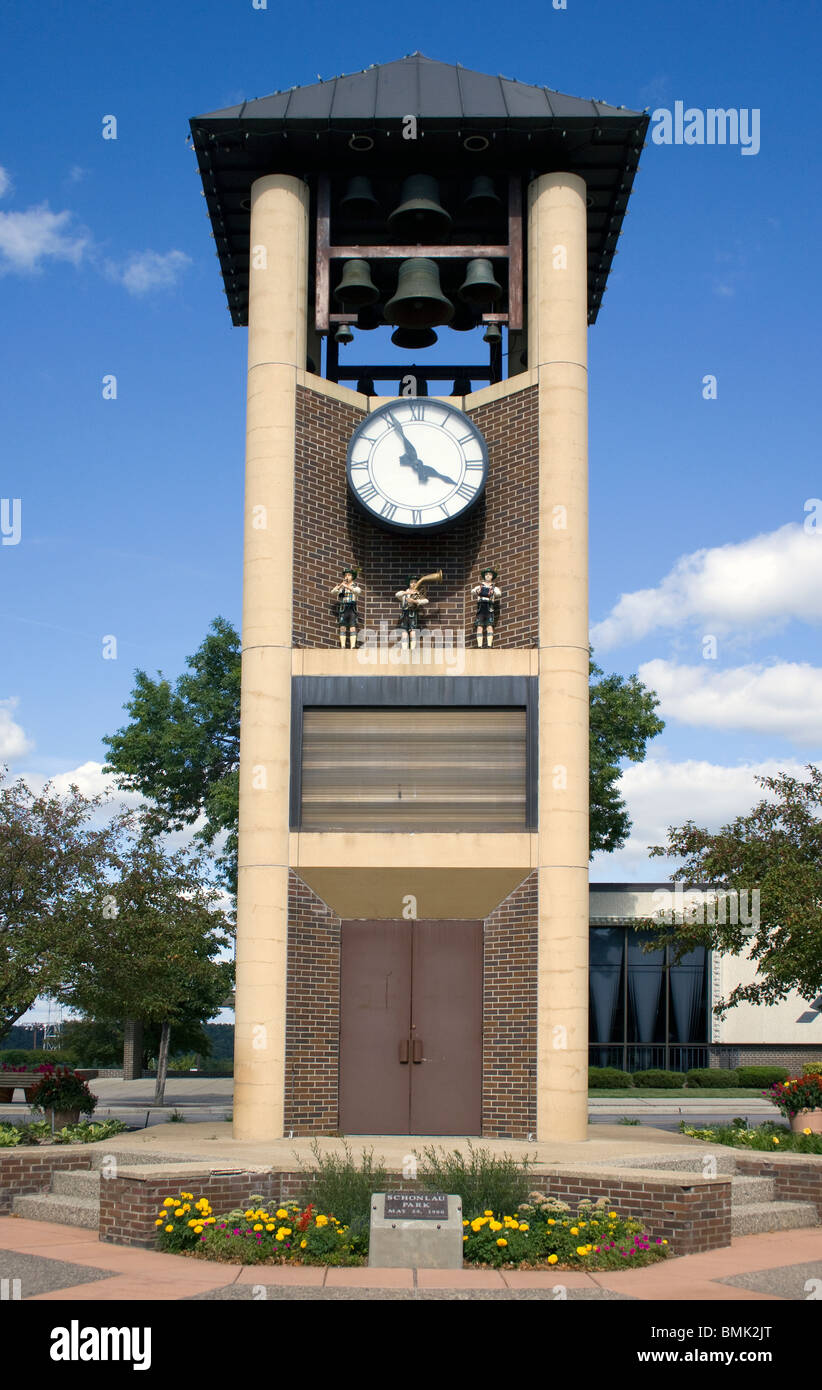 Glockenspiel, la torre del reloj en New Ulm, Minnesota Foto de stock