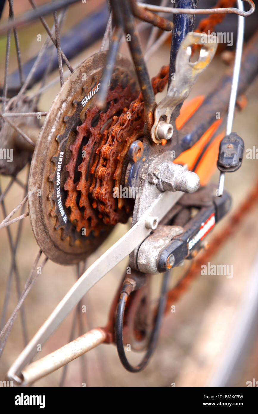 Cadena de bicicleta oxidada y casete o COG Fotografía de stock - Alamy