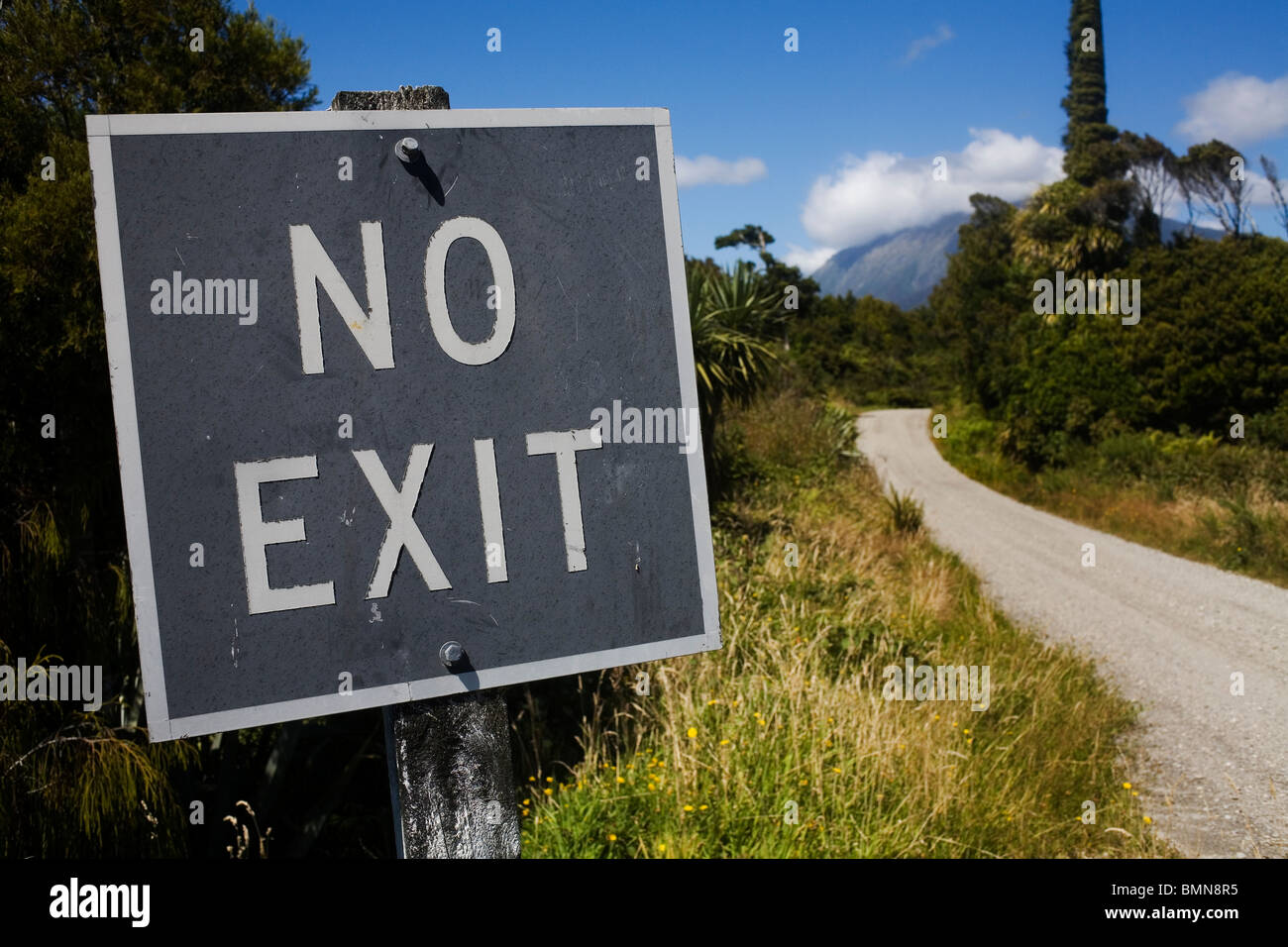 Señal de carretera sin salida, Nueva Zelanda. Foto de stock